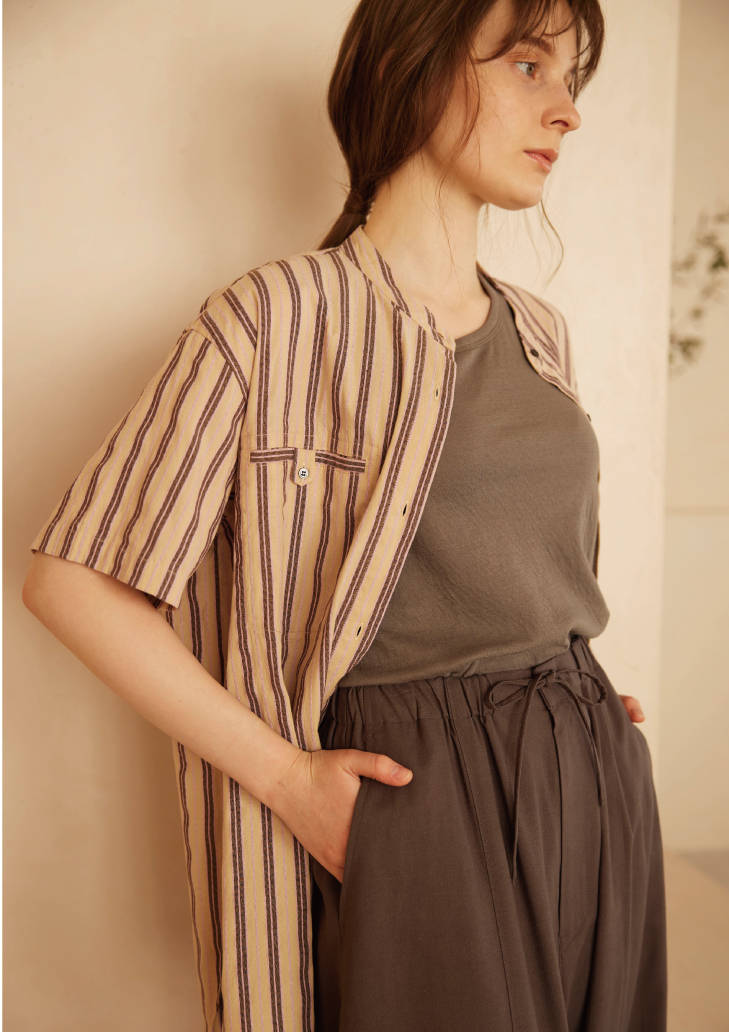 RNA N ⿻ 美品 リネン バンドカラー タック ブラウス ベージュ 秋 - トップス